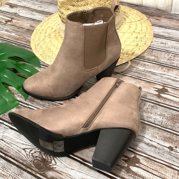 Sociology Shoes - Sociology Women's Chelsea Booties mushroom Gray